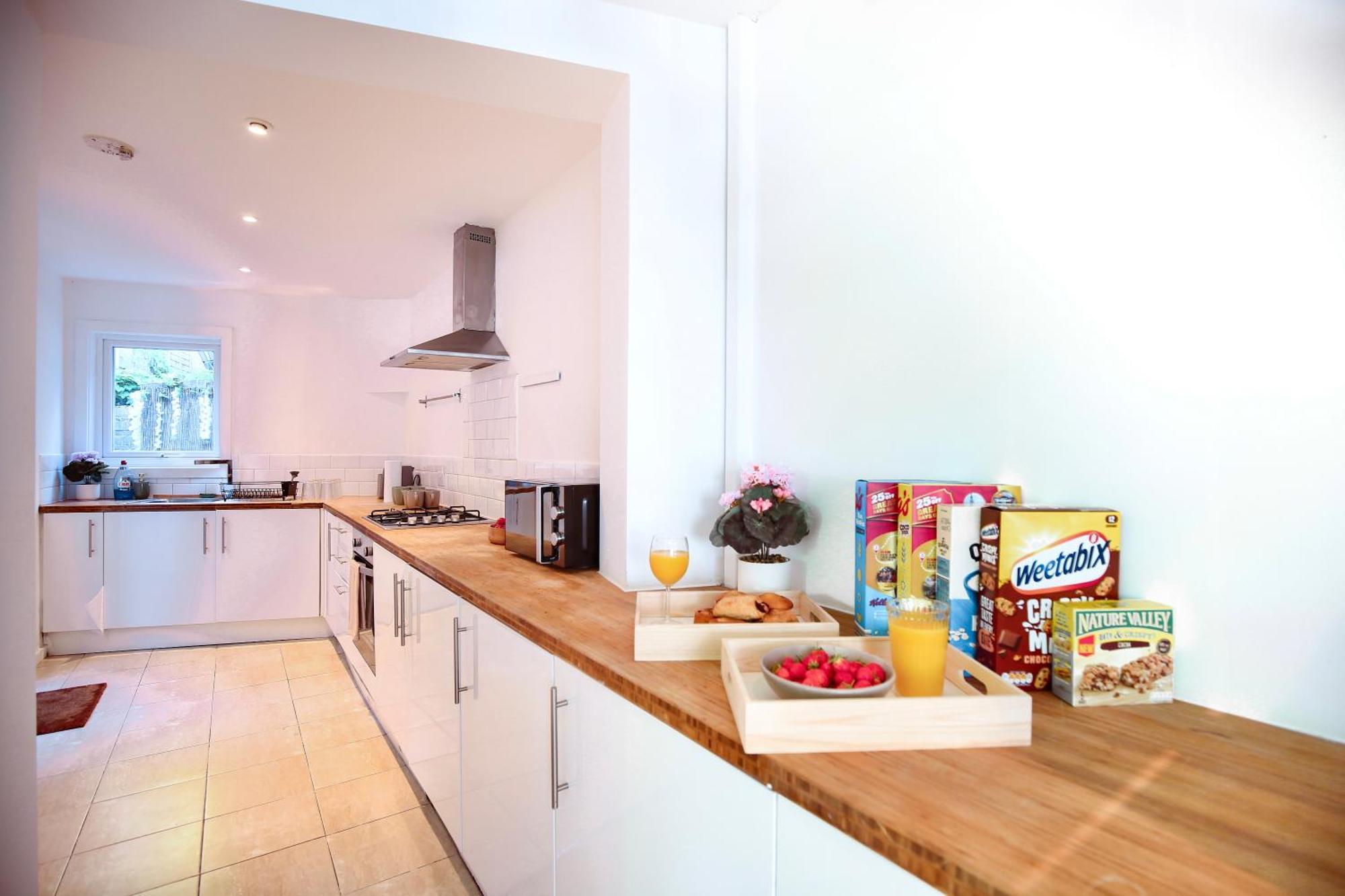Three Bedroom House By Peacegrove Homes Short Lets & Serviced Accommodation Brighton With Free Wifi & Pet Friendly Exterior foto