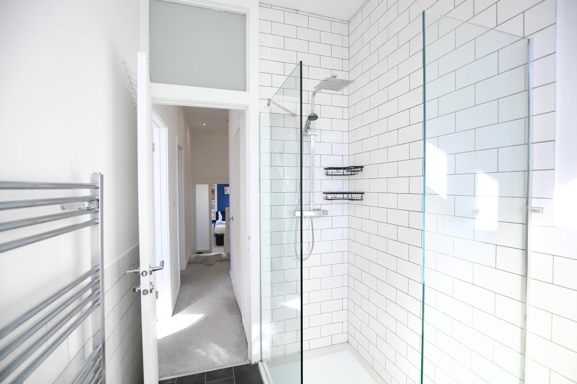 Three Bedroom House By Peacegrove Homes Short Lets & Serviced Accommodation Brighton With Free Wifi & Pet Friendly Exterior foto